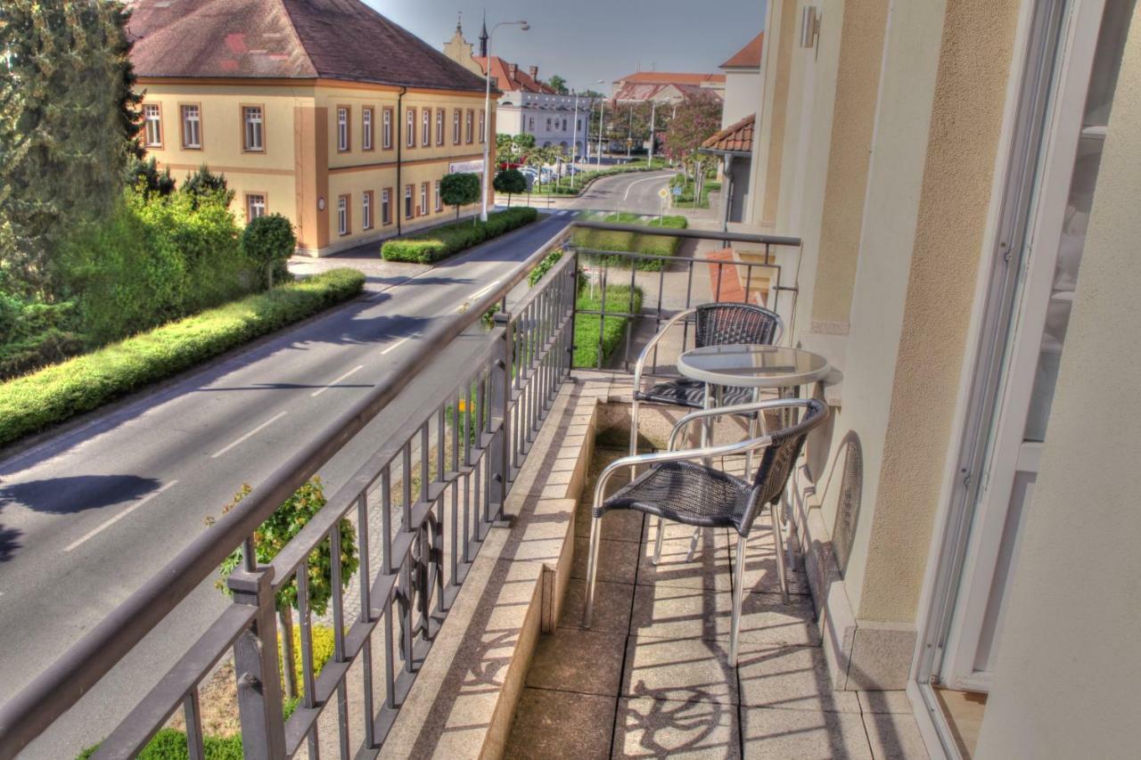 Penzion Tillerova Vila Lazne Bohdanec Exterior photo